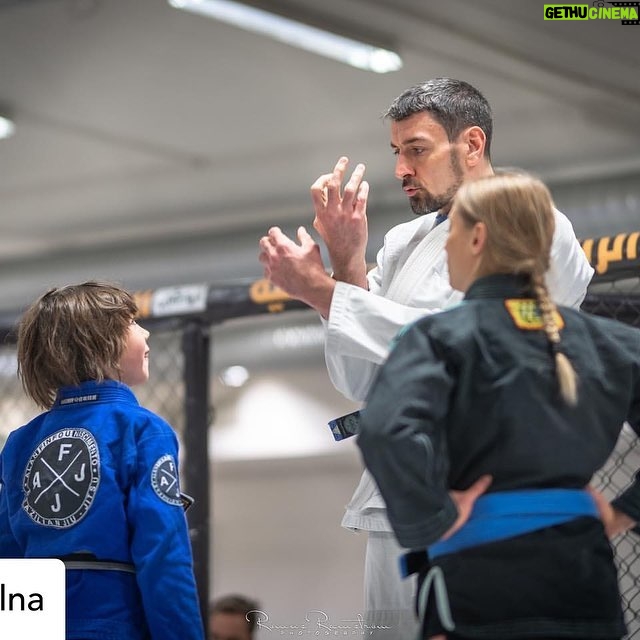 Alexander Gustafsson - 3.4K Likes - @f9solna Några bilder från Öppet Hus i torsdags. Folkligt, festligt, fullsatt.
Nu laddar vi för öppning 9 Jan 2023. Nyfiken på medlemskap hos @allstarsgymsweden , @f4lcrossfit eller @urban_tribes ?
Vill ni titta in tidigare och se den mäktiga lokalen? Skicka DM så försöker vi ordna det! 📷 @romus_sport_photo 👌🏻
@solnabusinesspark @fabege @f9solna