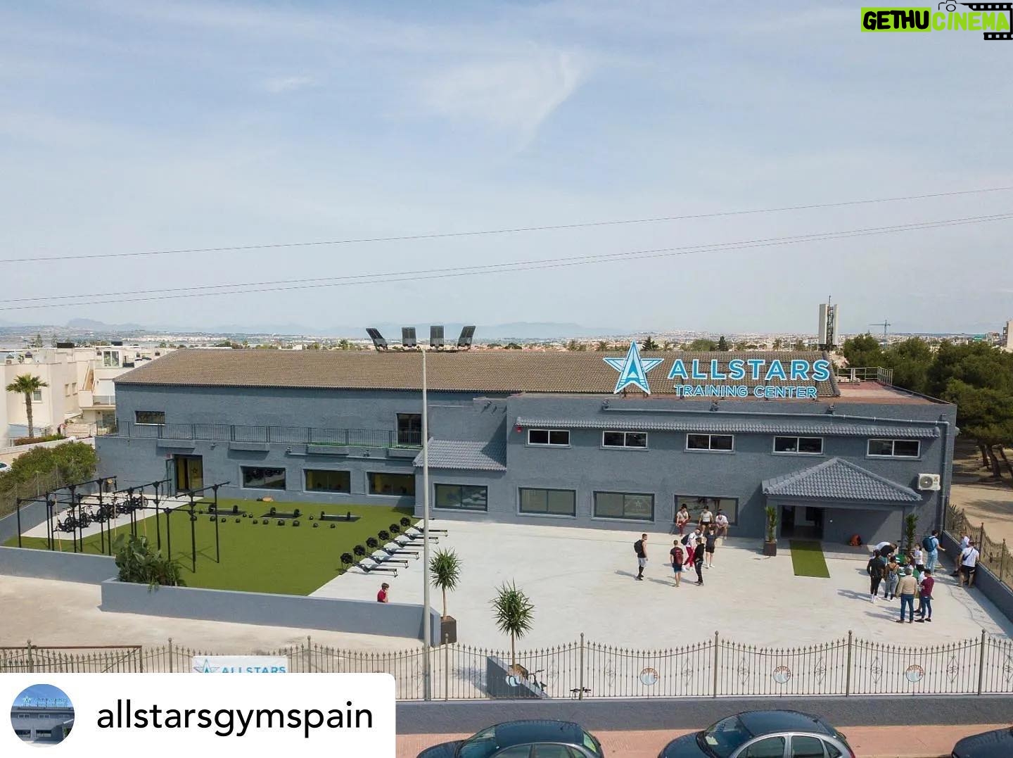 Alexander Gustafsson - 1.5K Likes - • @allstarsgymspain Horario de apertura:
Lunes a viernes: 7:00-23:00
Sábados y domingos: 9:00-21:00