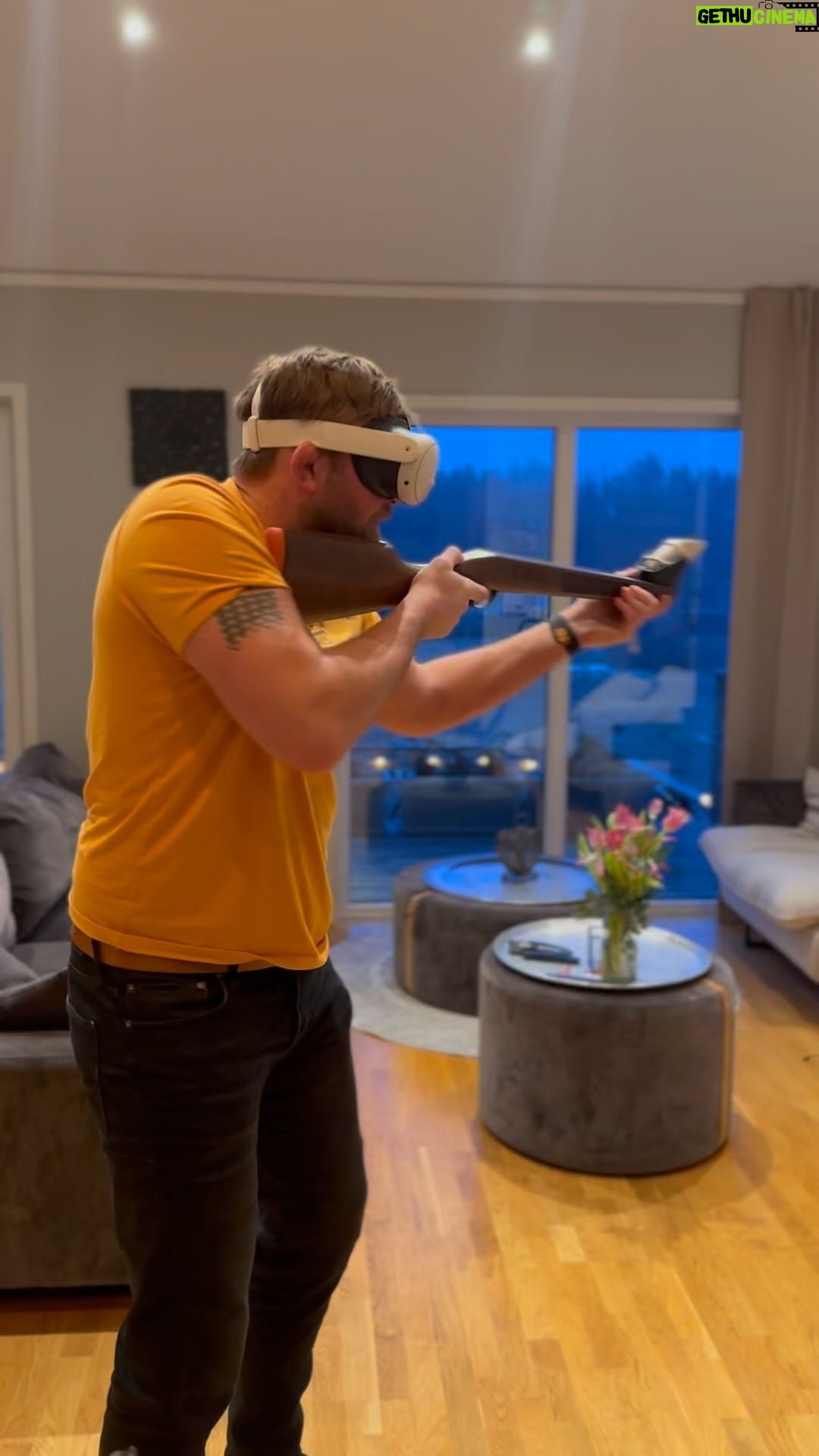 Alexander Gustafsson - 2.8K Likes - Jävlar va kul detta va trots man bomma varannat skott 😂 VR skytte från @gaimitg 👊🏻 grymt bra för skyttet inom jakt el målskytte