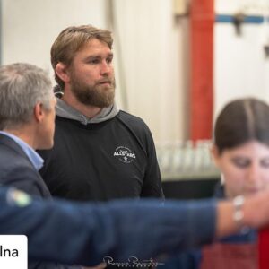 Alexander Gustafsson Instagram - @f9solna Några bilder från Öppet Hus i torsdags. Folkligt, festligt, fullsatt.
Nu laddar vi för öppning 9 Jan 2023. Nyfiken på medlemskap hos @allstarsgymsweden , @f4lcrossfit eller @urban_tribes ? 
Vill ni titta in tidigare och se den mäktiga lokalen? Skicka DM så försöker vi ordna det! 📷 @romus_sport_photo 👌🏻

@solnabusinesspark  @fabege  @f9solna
