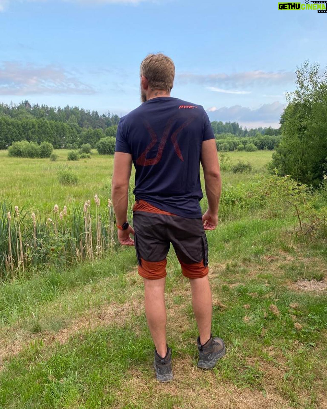 Alexander Gustafsson - 2.6K Likes - Capture the nature with @revolutionrace use the code MAULER15 for 15% off on their website 🥊