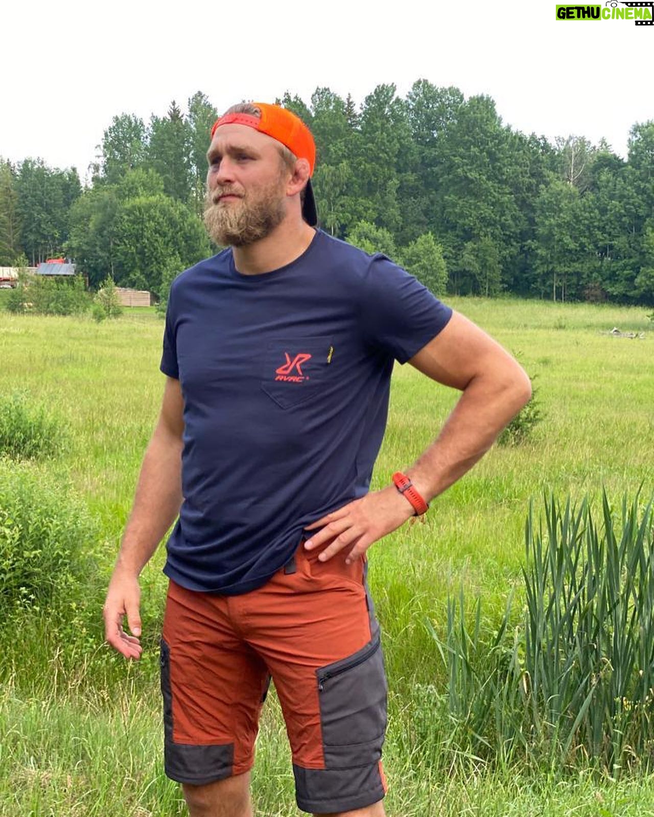 Alexander Gustafsson - 2.6K Likes - Capture the nature with @revolutionrace use the code MAULER15 for 15% off on their website 🥊