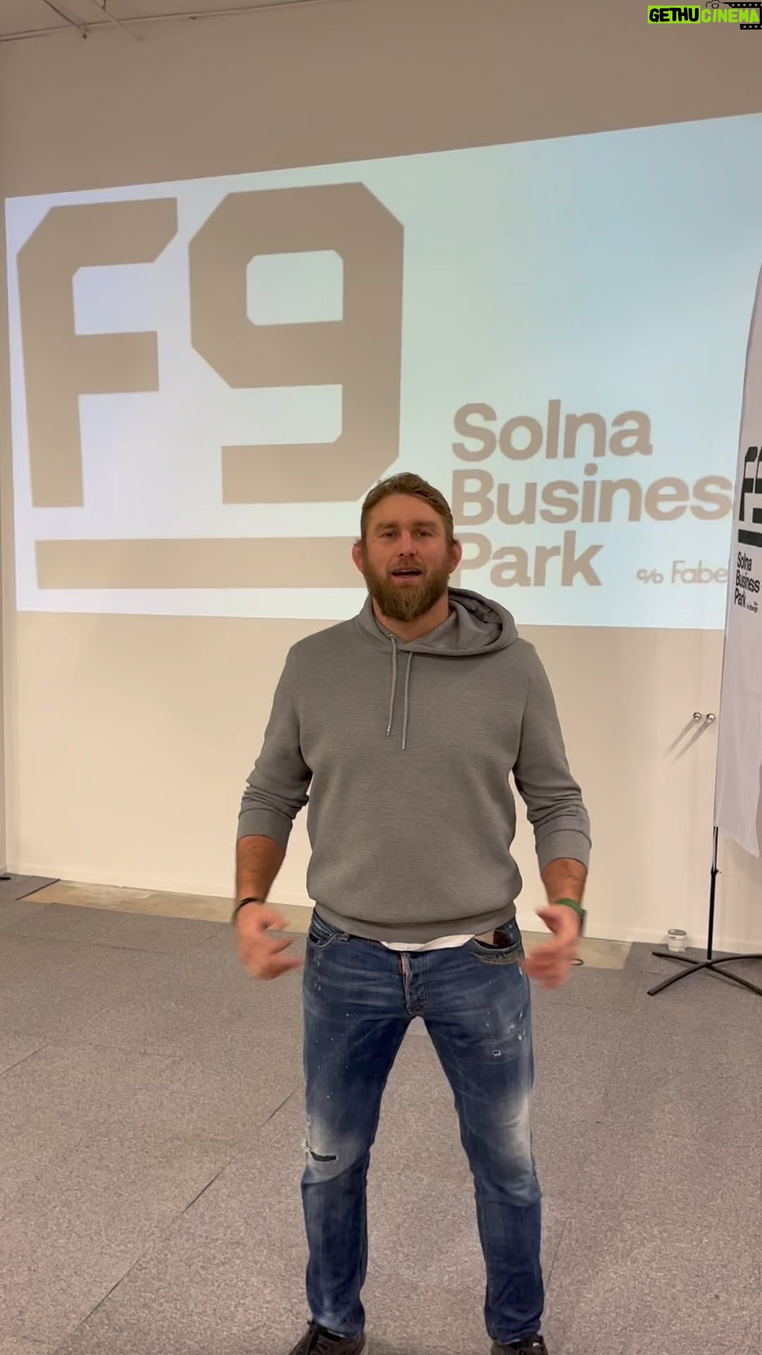 Alexander Gustafsson - 3.4K Likes - Öppet hus på @allstarsgymsweden @f9solna svetsarvägen 22 kom och träna kl 16.45 el bara en kaffe ses här 💥
@ujozen @andreasthegeneral @majdishammas @davejacobsson @frallan75