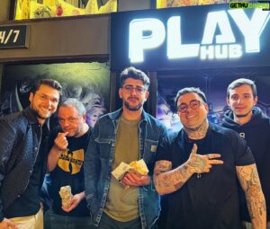 Alexander Kadiev Instagram - Мобаджии позират на DMB & PlayHub LanParty Powered by OZONE.BG, трето издание! 🤷🏻‍♂️☝🏼
