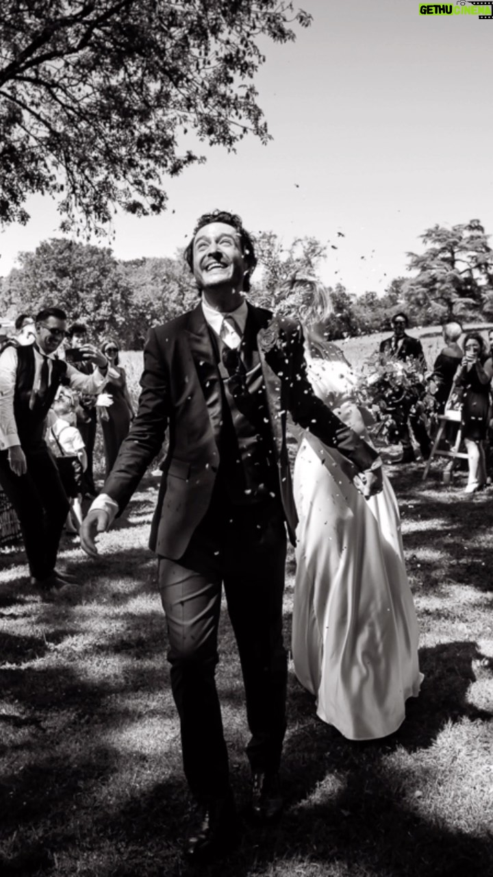 Alexander Vlahos - 10.6K Likes - 106 days ago, a bunch of brilliant people got together in the French countryside 💍
Can we do it all again soon?
📸: @timfoxphoto
🏰: @chateaudebourneau
