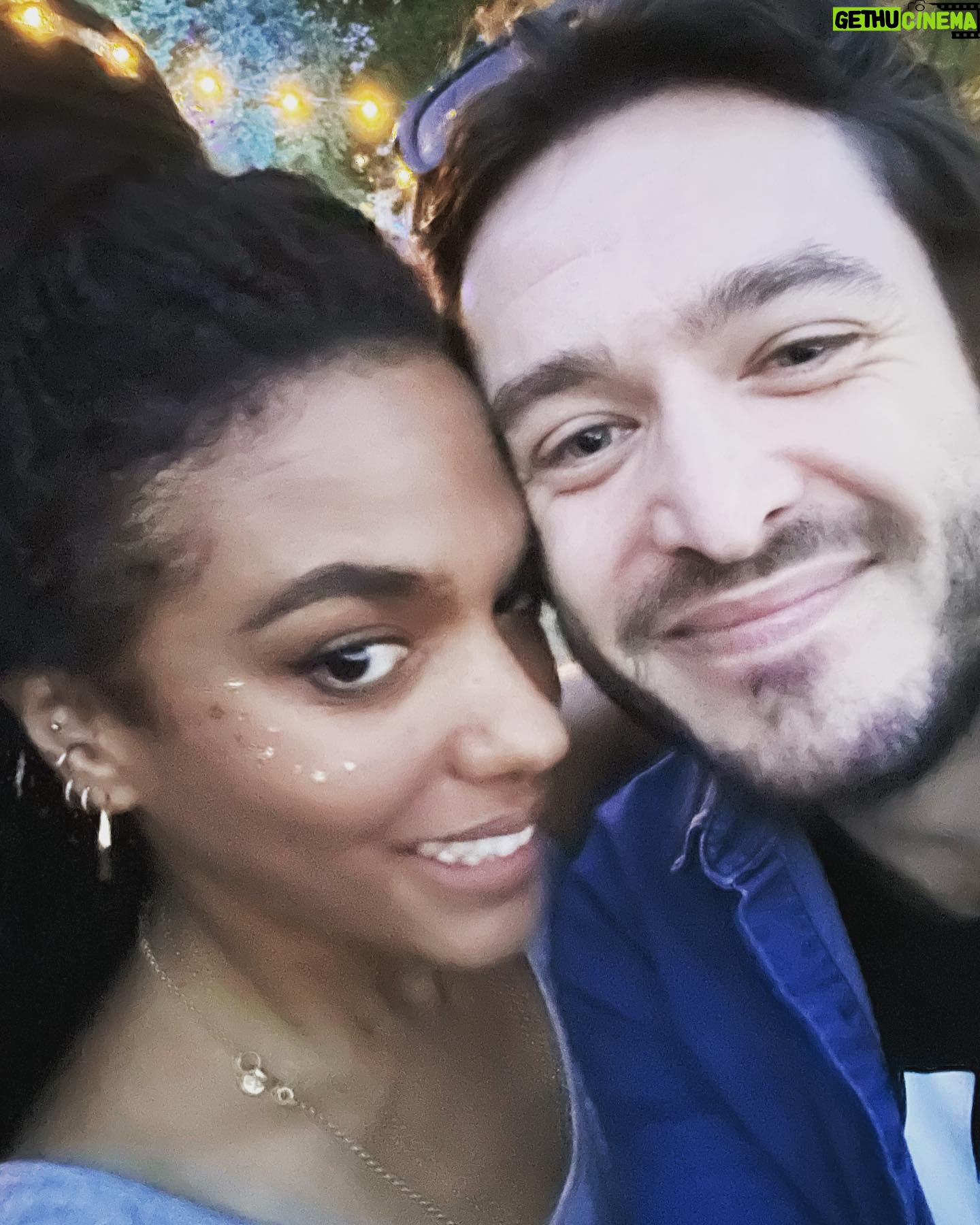 Alexander Vlahos - 5.1K Likes - When you finally meet Freema @freemaofficial &
everything is okay #allpointseast