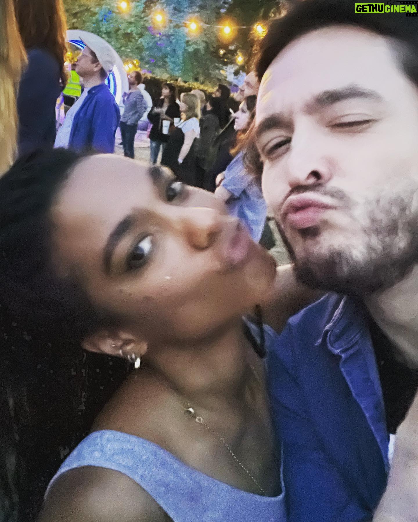 Alexander Vlahos - 5.1K Likes - When you finally meet Freema @freemaofficial &
everything is okay #allpointseast