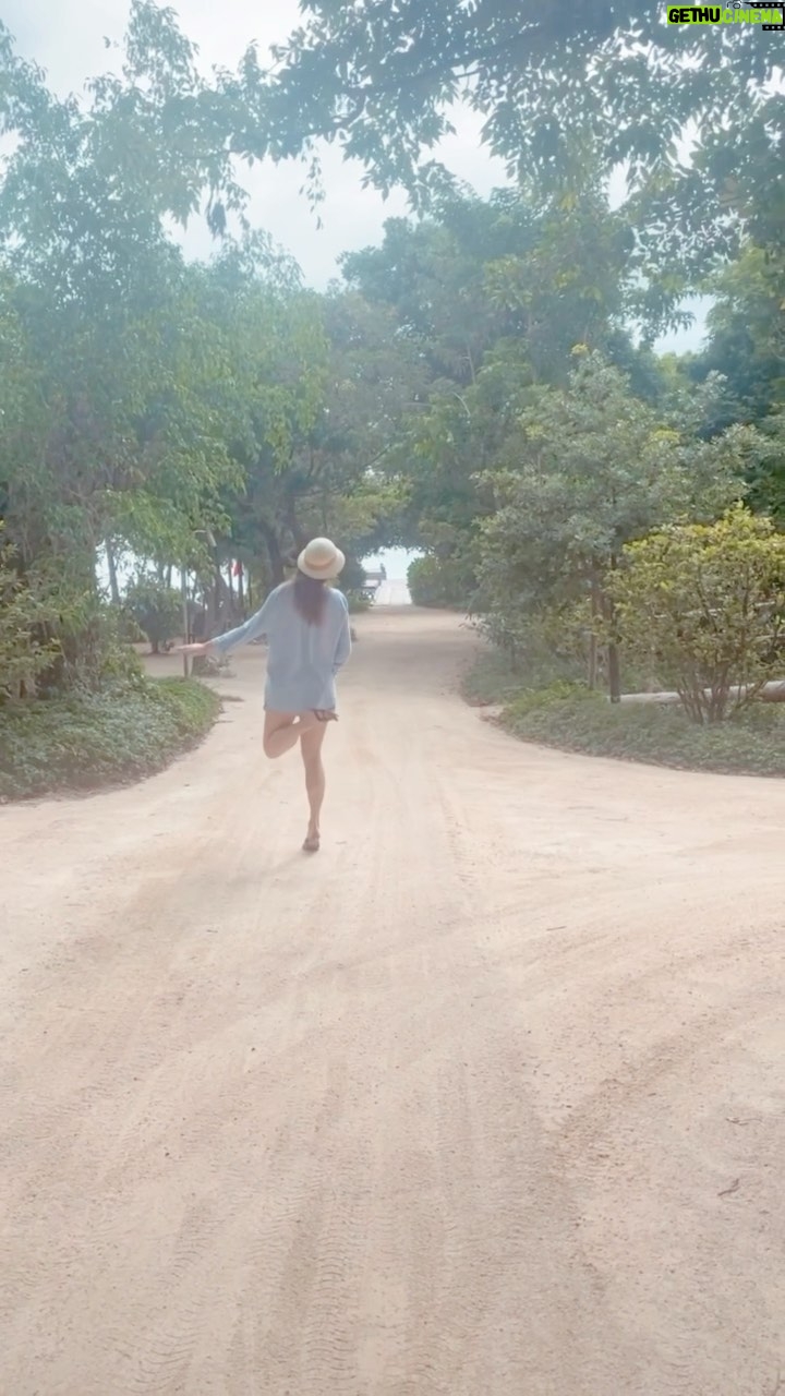 Alexander Vlahos - 4.4K Likes - Honeymoon level: unlocked ☑️ @sixsensesninhvanbay 🏖️ 🌊