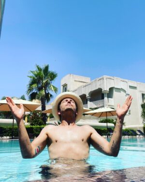 Alexander Vlahos Instagram - End of week 4 🎥 What a difference a week makes. The end is in sight for the Sicilian part of the movie. I have found inner peace while working every day to bring this movie to its conclusion 🇮🇹