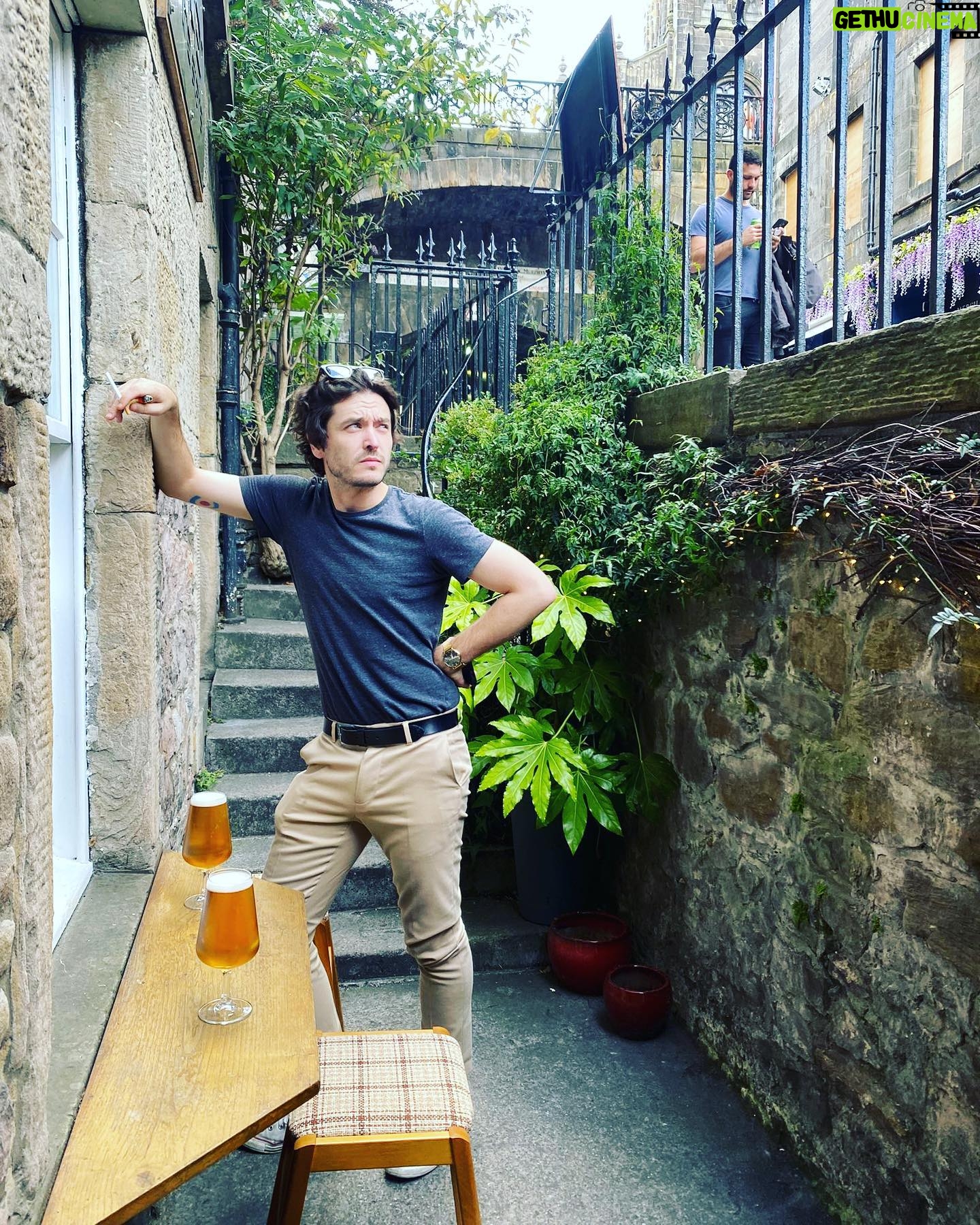 Alexander Vlahos - 7K Likes - Swanky bitch™️ (no, you could never)