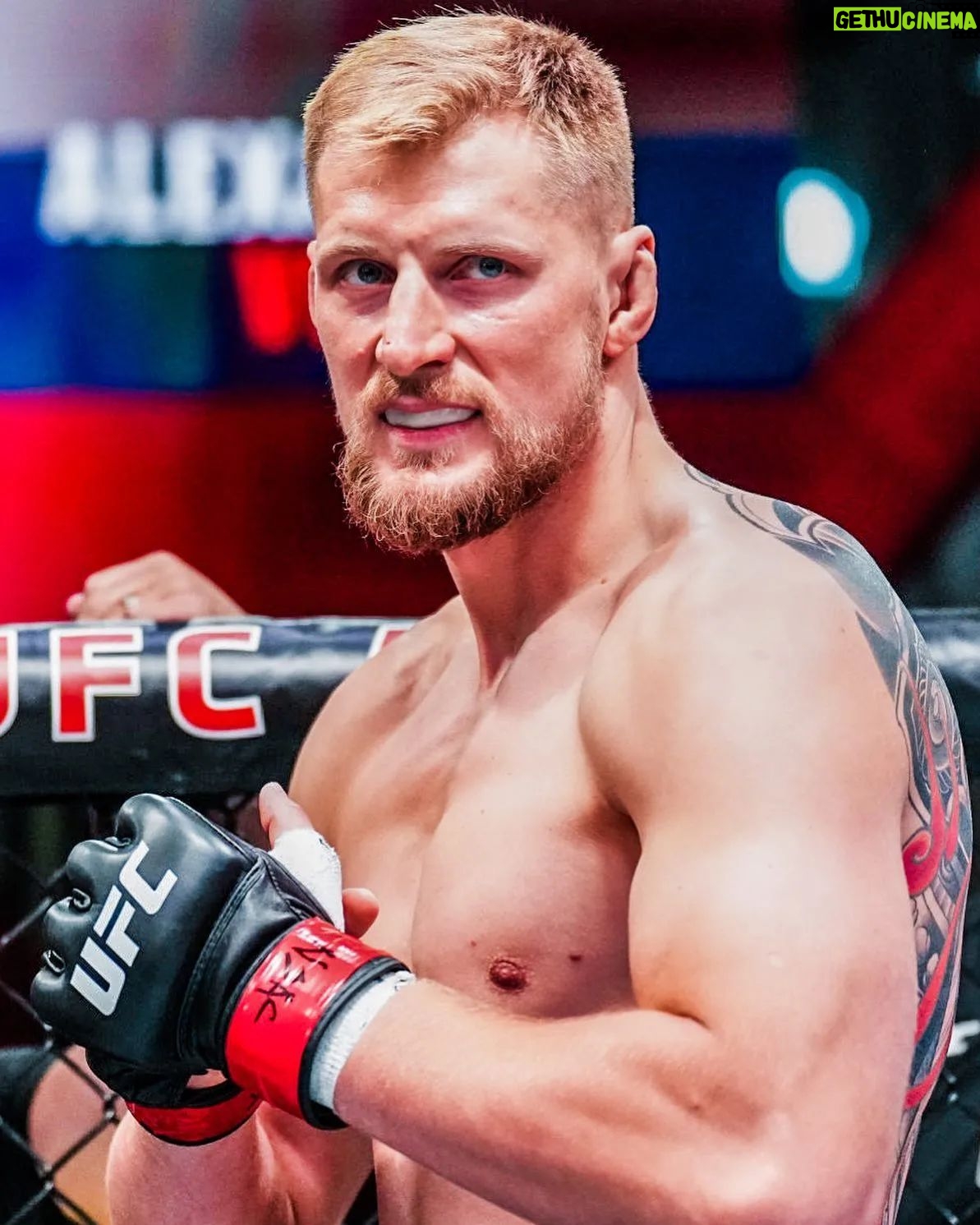 Alexander Volkov - 17.9K Likes - Нет соперника, сильнее самого себя.
Преодолев его - победишь любого.
Вопрос только в том, как далеко ты готов зайти для этого.