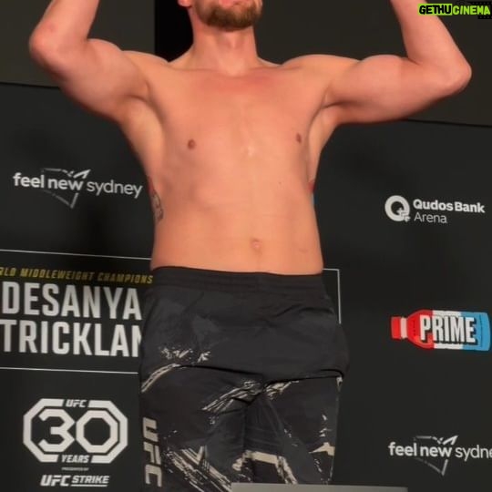 Alexander Volkov - 6.5K Likes - ✊@Volkov_Alex прошел процедуру взвешивания - 119,27 кг
#UFC293