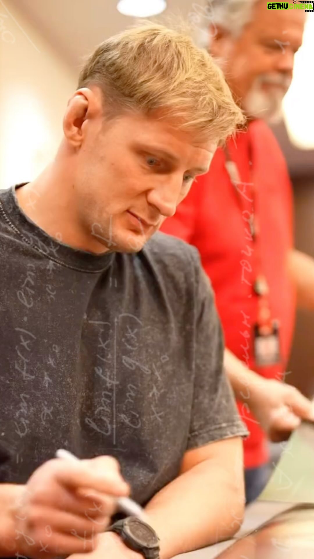 Alexander Volkov - 6.5K Likes - Fiiiiiight weeek!!!
Что я здесь делаю…🥺🥺🥺?!