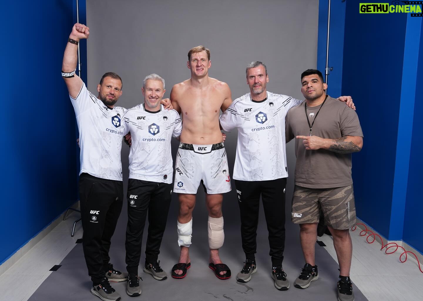 Alexander Volkov - 35.2K Likes - Спасибо всем за поздравления и поддержку!
One more important win in my career.
Thank to everyone who helped me along this path .
Without each of you there would be no success for me.
I learn from all of you every day.
@strelapromotion
@porradatc
@taras_kiyashko
@mikhail_zayats_
@ronnymarkes
@marcelonunesbjj
@tv_coach_gfg
@gav_pratt
@ufceurasia
@magic_mailata
@carlseumanutafa
@amesan852019