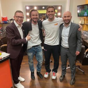 Alexandr Kerzhakov Instagram - Ребята @timzhur @actorsashapetrov @nobel_arustamyan спасибо за ваши прогнозы перед вчерашним финалом ЛЕ, от этого победа @sevillafc ещё слаще! 😂🥳😉🤭