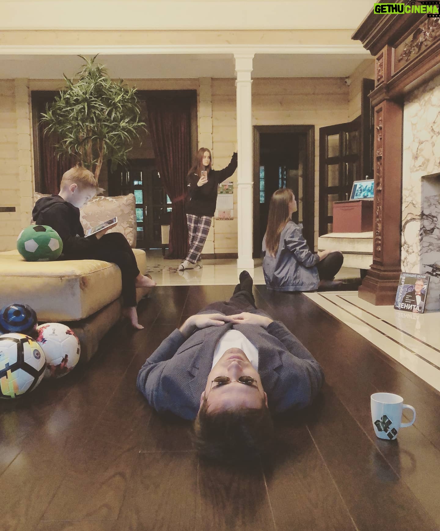 Alexandr Kerzhakov - 7.6K Likes - Сегодня мы снова шикарные британцы👍💕
#сидимшедеврим