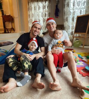 Alexandr Kerzhakov Instagram - С Новым Годом! Будьте счастливы и здоровы! 💞♥️🤗 
#happy #family #newyear #дети #семья