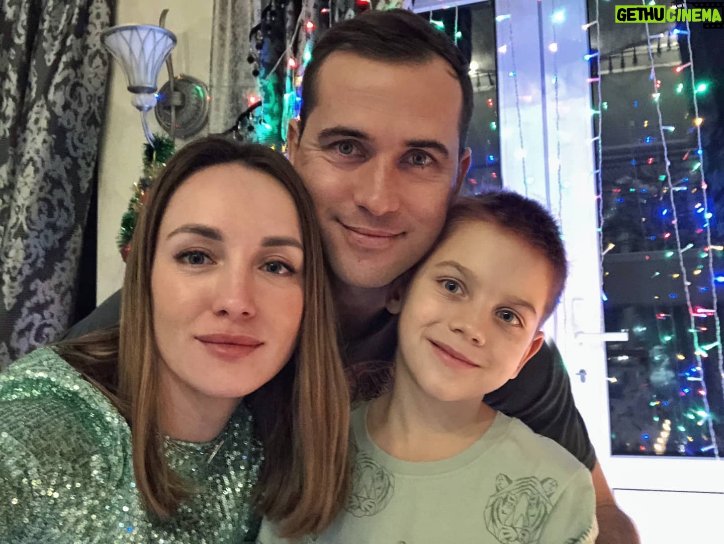 Alexandr Kerzhakov - 13.6K Likes - От всех нас всех вас с наступающим Рождеством 💞🤗