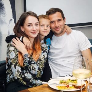 Alexandr Kerzhakov Instagram - В ожидании Нового Года... 💞
#happy #family #holidays