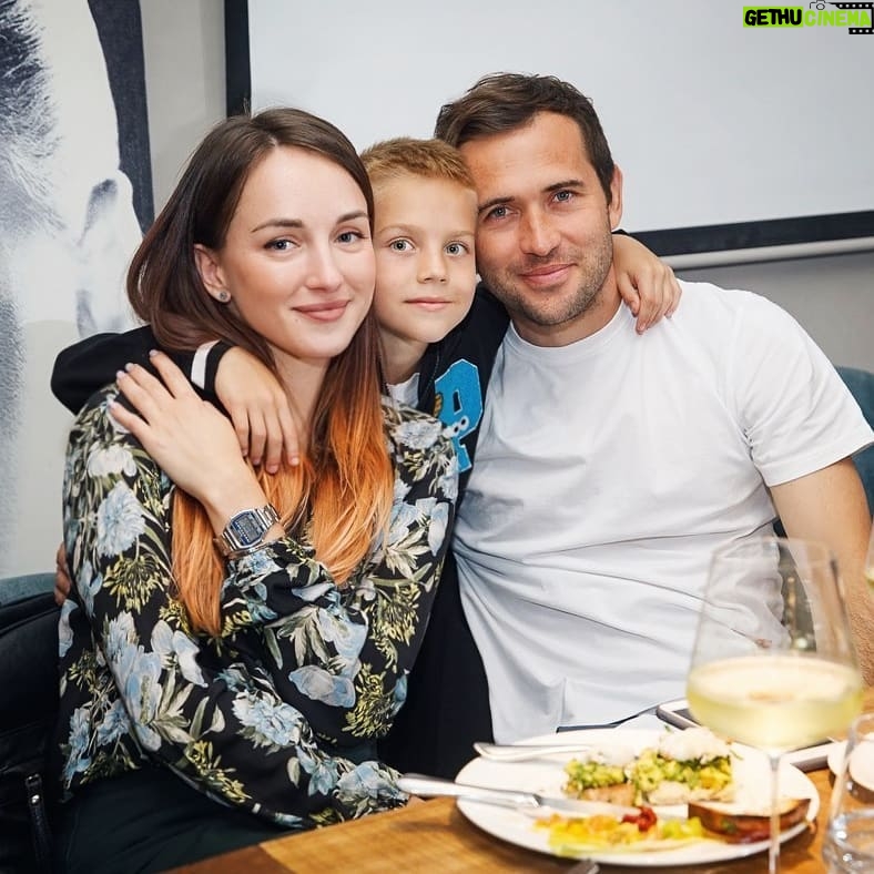 Alexandr Kerzhakov - 15K Likes - В ожидании Нового Года... 💞
#happy #family #holidays