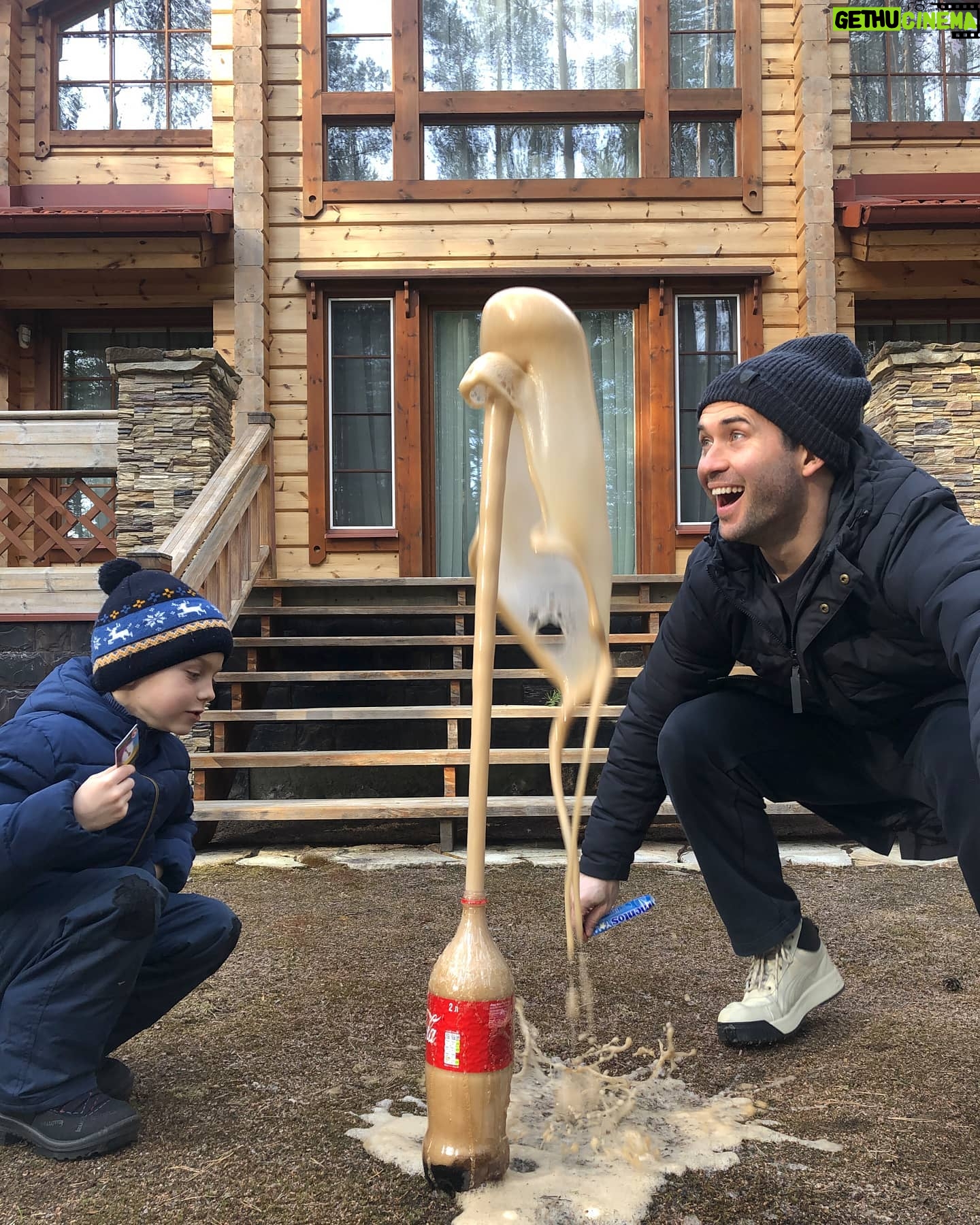 Alexandr Kerzhakov - 11.9K Likes - Ведь не так много нам нужно для счастья! Кола, ментос и суперфотограф @kerzhaa 😍 P. S. Чаще уделяйте время своим детям 💕