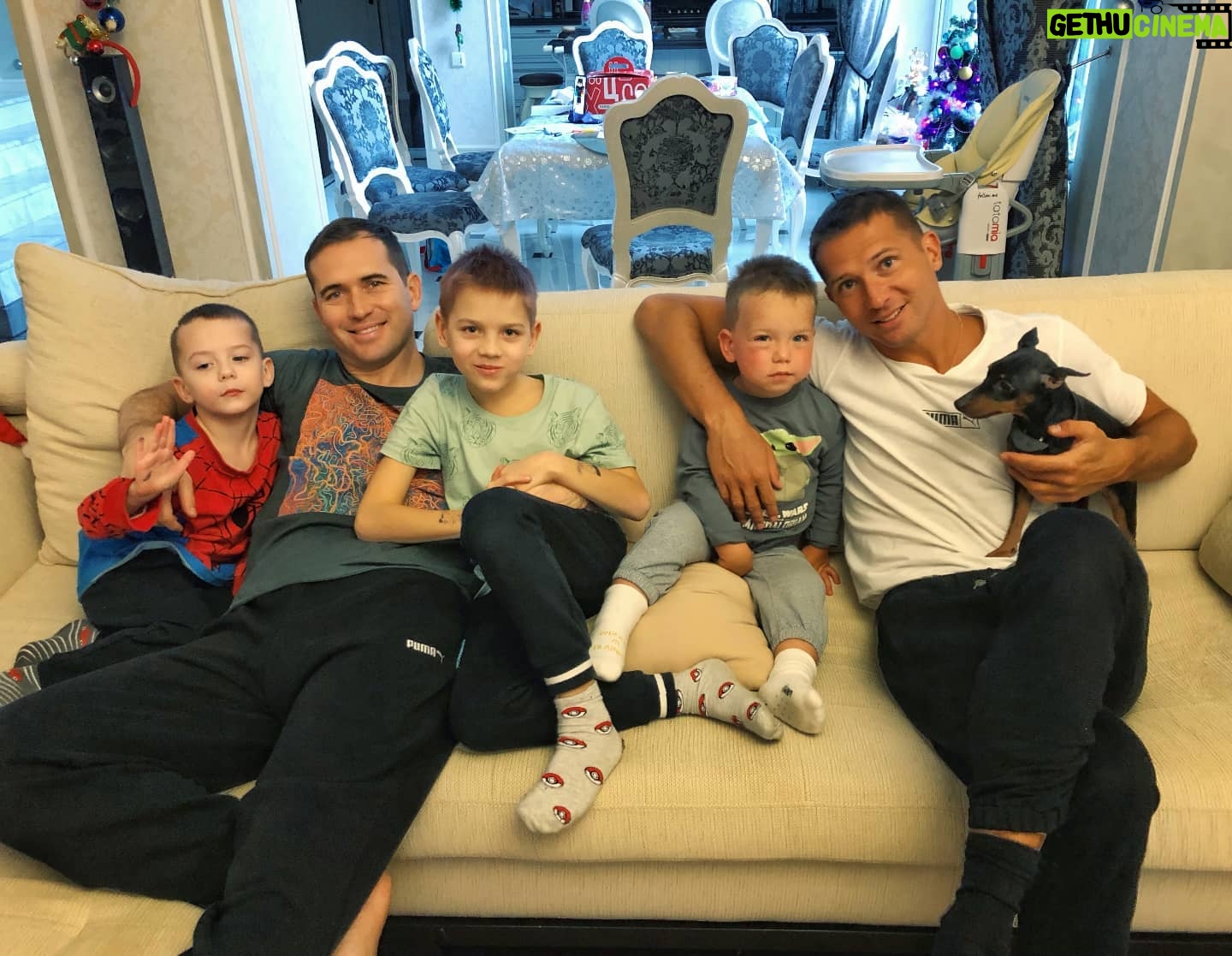 Alexandr Kerzhakov - 12.6K Likes - Ну привет, 2022 ! 🤗 С Новым годом!