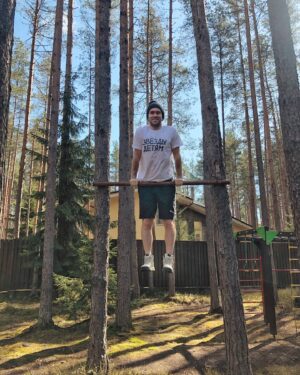 Alexandr Kerzhakov Instagram - Если вы не курите минимум 2 года, немного занимаетесь спортом и иногда побегиваете, то, по словам @shnurovs, можете легко пробежать 10км за 30 мин😉😁 Как вам вчерашний наш эфир? С кем ещё сделать?