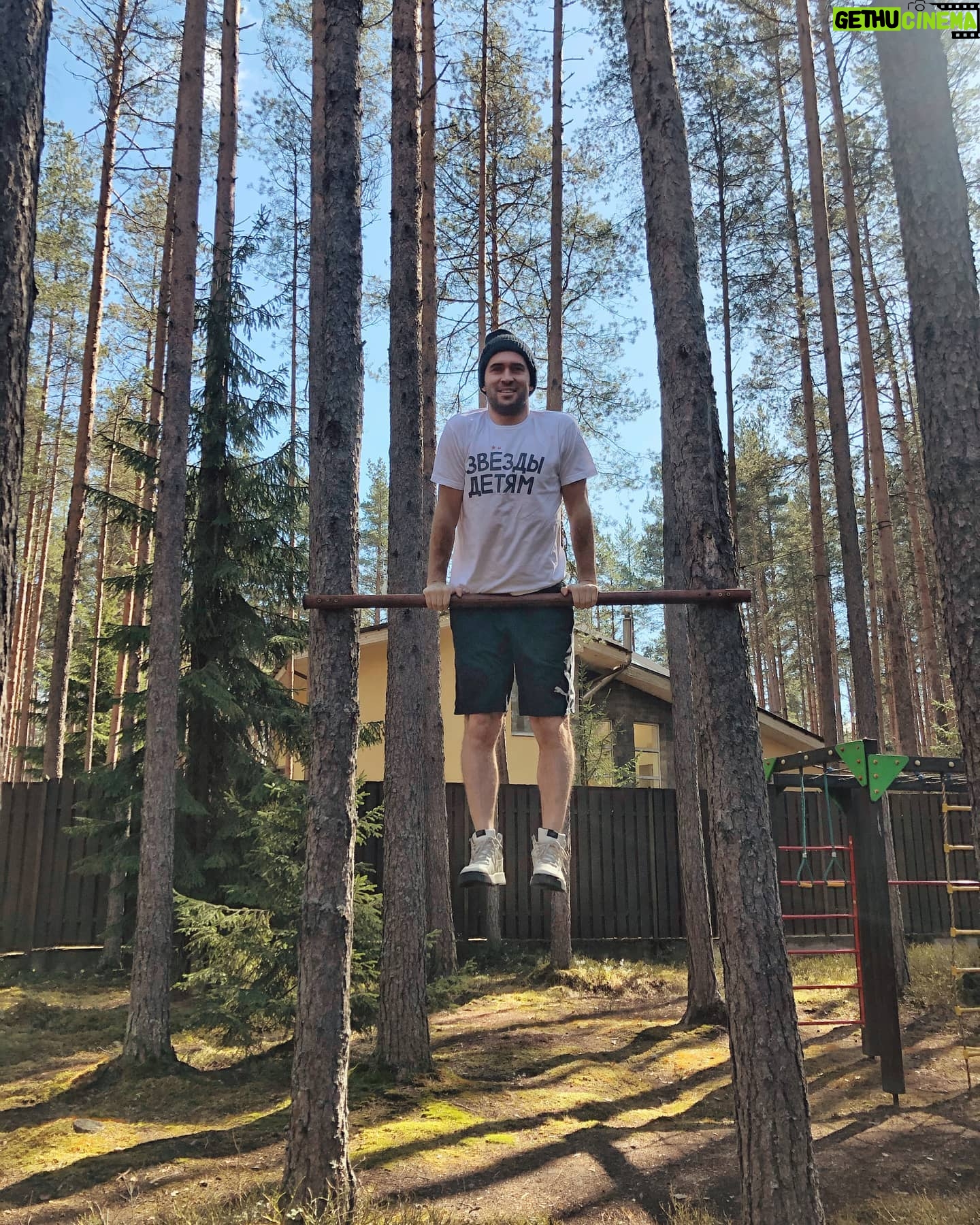 Alexandr Kerzhakov - 8.9K Likes - Если вы не курите минимум 2 года, немного занимаетесь спортом и иногда побегиваете, то, по словам @shnurovs, можете легко пробежать 10км за 30 мин😉😁 Как вам вчерашний наш эфир? С кем ещё сделать?