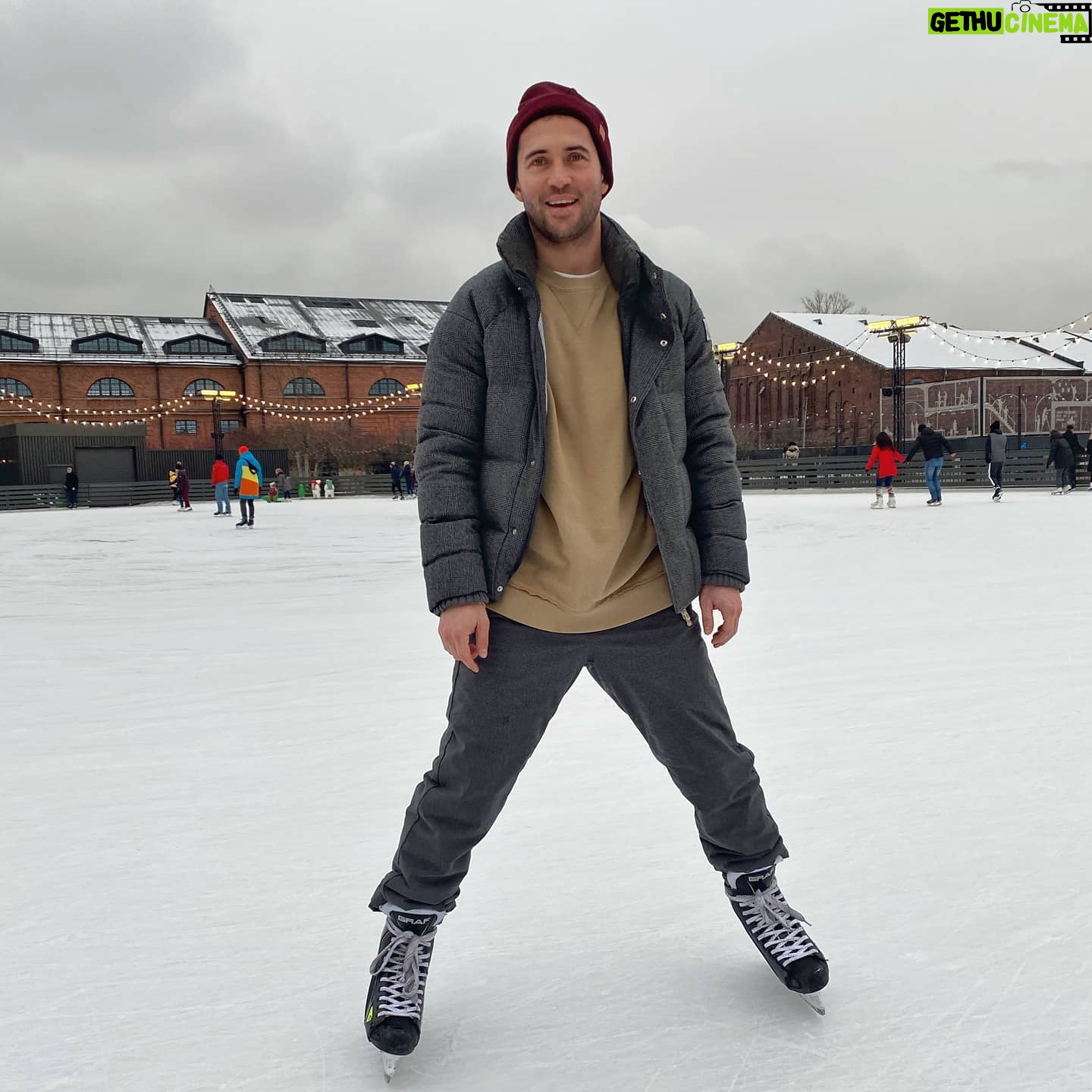 Alexandr Kerzhakov - 12.5K Likes - ⛸️🌪️🤪 Покатались...
#family #holidays