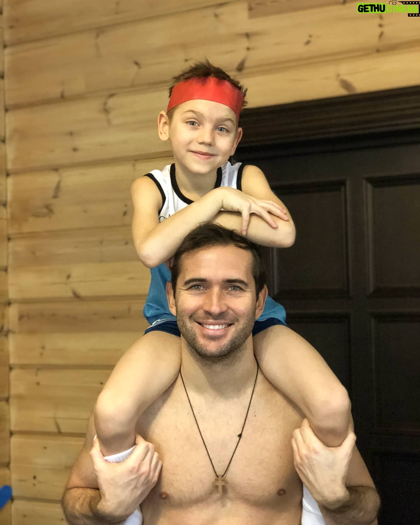 Alexandr Kerzhakov - 10K Likes - Сегодня без прямых эфиров. Весь день будем снимать видео для TikTok . А на счёт эфиров, пишите в комментариях с кем бы вы хотели, чтобы я провёл эфир👇?