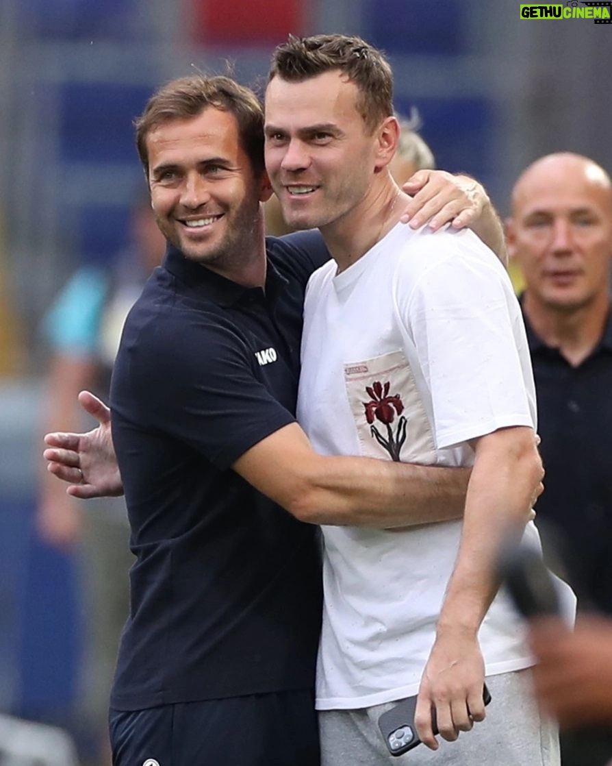 Alexandr Kerzhakov - 11.3K Likes - Попался @igor_igor_akinfeev 🤗