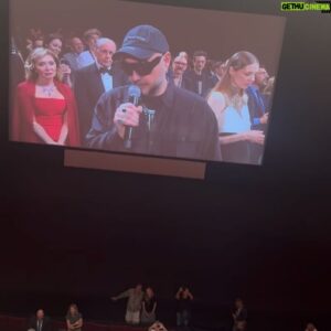 Alexandr Molochnikov Instagram - Самое сильное впечатление в кино за последнее время❗️ И точно самое большое высказывание на экране для меня лично о том, что происходит. о войне, об отъездах и возвращениях, о России, о западе… Бен Уишау должен получить все премии мира, он разбивает сердца. В нём нет того, кем ЭВ стал под конец (фух). 

Многие будут говорить, что это фильм не про Лимонова, не точен и все такое, мне кажется, это это вообще не важно. Фильм соразмерен масштабу личности. @kirillserebrennikov превзошел себя.
