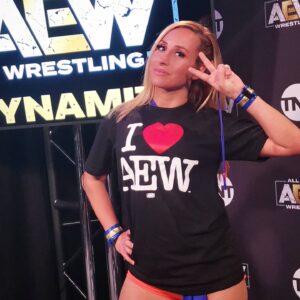 Alexandra Barrulas Instagram - Thank you Kansas city!!!!!! ❤️ Your energy was 🔥 🔥 🔥 🐉

20% of the profits of this awesome tee will support the Atlanta American Heart Association! Go shopaew.com 👍 I ♥️ #aew #ImWithAEW #AEWonTNT #AEWDynamite