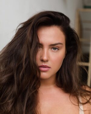 Alexandra Deynega Instagram - @vilasinipria 💜