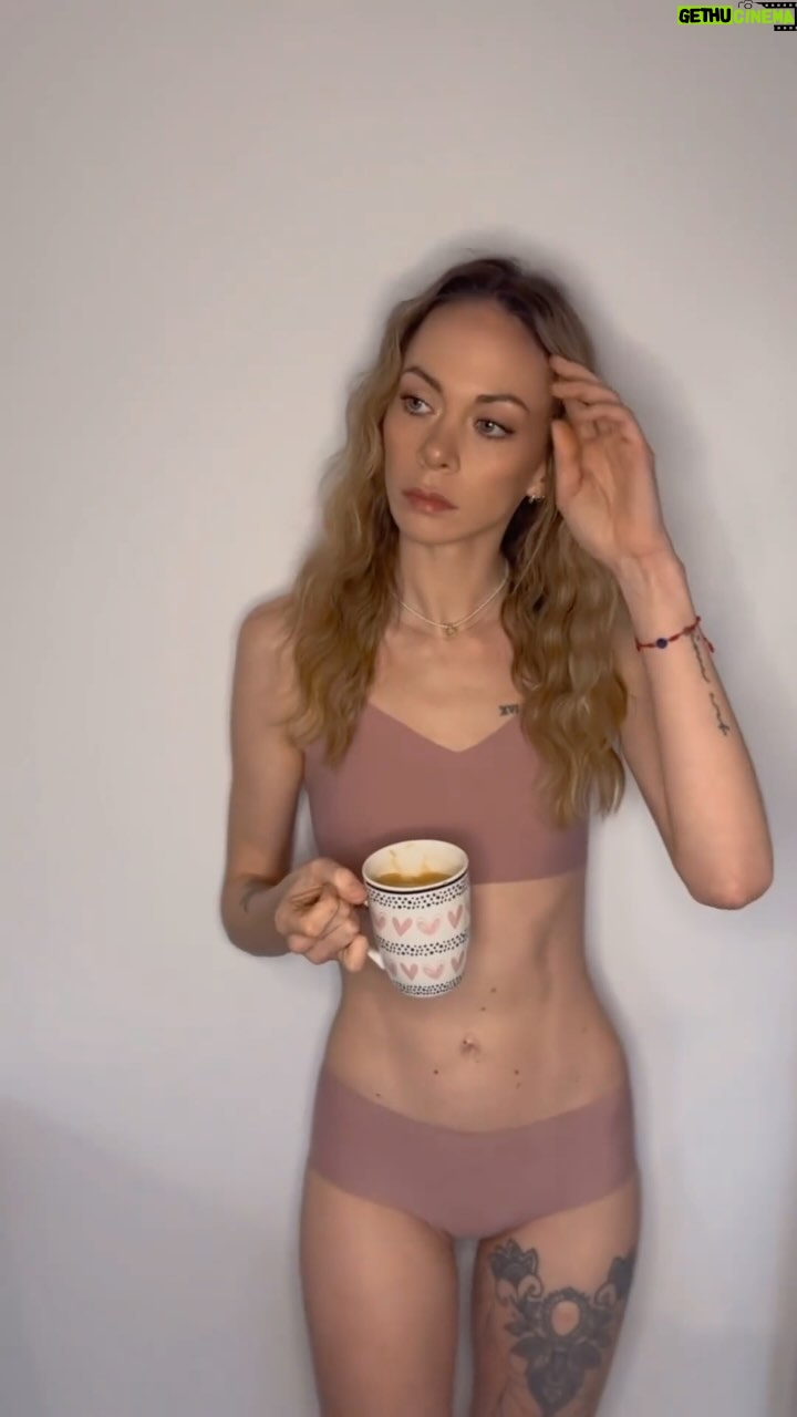 Alexandra Giroux - 3 Likes - Feeling naked but in an appropriate way @wearsiella
Code promo 15% off : ALEXANDRAG15
Link in bio.