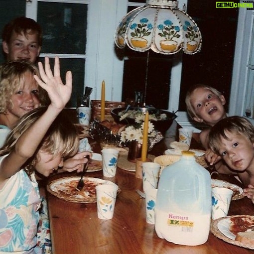 Alexandra Holden - 309 Likes - Yup that’s me with the “no pictures please” hand. #diva #tbt 📸🤦♀️