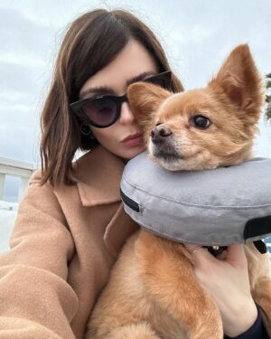 Alexandra Krosney Instagram - 2023 is a great time to start experimenting with a bold new accessory and to stop licking your wounds.