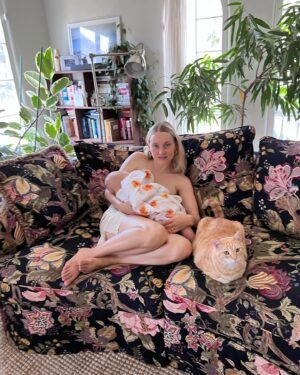 Alexandra Kyle Instagram - chic mom yeah i said it