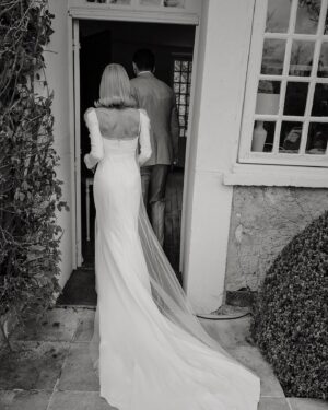 Alexandra Kyle Instagram - i don’t have a reason for posting this right now. there’s no excuse for my behavior 🌹 
.
.
.
#weddingstyle