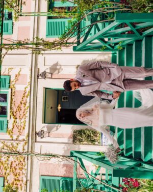 Alexandra Kyle Instagram - i don’t have a reason for posting this right now. there’s no excuse for my behavior 🌹 
.
.
.
#weddingstyle
