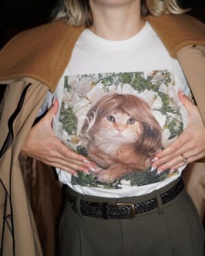 Alexandra Kyle Instagram - You can now BUY the super soft Catmantha tee for a limited time? Honey, that’s fabulous 🍸link in bio🍸