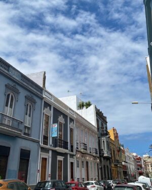 Alexandra Masangkay Instagram - Llevaba tanto tiempo necesitando soltar, limpiar, volver a empezar… y aquí estoy, muy cómoda y volviendo a disfrutar de nuevo de los regalos de la vida. 

- Fotos de mis paseos por la isla 
- Clip de un confinamiento con melena despeinada, inconsciente
- .Arya. Menos de un mes