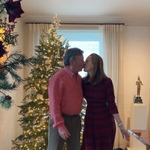 Alexandra Munroe Instagram - We are so ready to kiss this year good-bye! We now have hope for the vaccine, for a great and decent presidency, for the ongoing work to make our world a more just and inspirational place for all. My Egyptian yogi says the pandemic year has taught us Steadfastness, Patience and Surrender. How true! I would add one more: Gratitude. 

Onward to a brighter 2021! 

@robertrosenkranz #gratitude #newyearseve #newyear #2020 #2021 #biglove