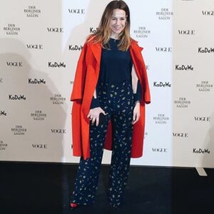 Alexandra Neldel Instagram - Danke @kadewe_berlin & @voguemagazine für den wunderschönen Abend
#derberlinermodesalon #fashionweek