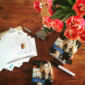 Alexandra Neldel Instagram - Post..😊#Homeoffice #ARD #einfachrosa #spring #alexandraneldel loves #flowers #lovemyjob