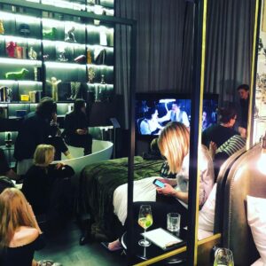 Alexandra Neldel Instagram - #aboutlastweek Gemütlicher geht #Berlinale nicht! Endlich Filme im Bett oder in der Wanne sehen und dann auch noch mit so vielen tollen Frauen #femalefilmcocktail @loewe.international #loewelovesyou
