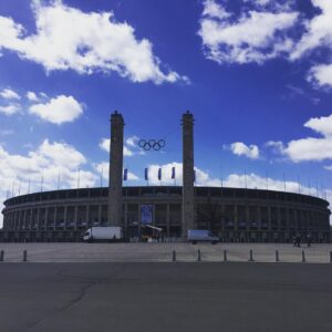 Alexandra Neldel Instagram - Ruhe vor dem Sturm...⚽️#ichdrückEuchdieDaumen#blauweiss#hahohe#hertha
#wirsindschoninberlin😉