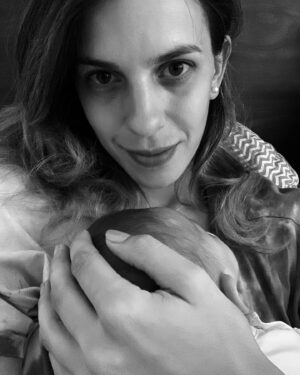 Alexandra Tavoulari Instagram - •Είσαι δυνατή. Ξεπερνάς τους φόβους σου. Δίνεις αγάπη. Αγκαλιάζεις. Μαθαίνεις. Είσαι όμορφη. Βοηθάς. Στηρίζεις. Υπάρχεις με τον δικό σου μοναδικό τρόπο. Δημιουργείς τη ζωή. Τρέφεις. Είσαι υπέροχη. Είσαι αναντικατάστατη. Είσαι Γυναίκα.
Δεν υπάρχει τίποτα που να μην μπορούμε να κάνουμε. Και ακόμα καλύτερα αυτά που μπορούμε να κάνουμε είναι 10 φορες περισσότερα απο αυτά που μπορεί να πιστεύουμε! Ας αγαπήσουμε πολύ η μια την άλλη, ας βοηθήσουμε η μια την άλλη, ας εμπιστευτούμε η μια την άλλη.•
#challengeaccepted @nelyalkady 
#strongwomen #womenpower #womensupportingwomen