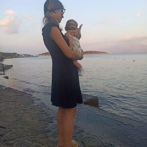 Alexandra Tavoulari Instagram - •Και κάπως έτσι συνάντησα το πιο ωραίο ηλιοβασίλεμα της ζωής μου! Μαζί σου!•
#sunset #baby #mybaby #love #purelove #3monthsold #summer2020 #justthe2ofus #forever 

📸 @aristotelislempidis 
....
*our family photographer*