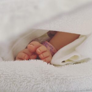 Alexandra Tavoulari Instagram - •Η πιο όμορφη στιγμή στη ζωή μας! Η μέρα που θα θυμόμαστε οτι εσύ είσαι το για πάντα μας!•
#unique #feelings #babygirl #babyborn #loveher #love #whatlovecando #baby #happiness #total 
@ayellowbanana ❤️ u to the full🌙 and back g!  07.05